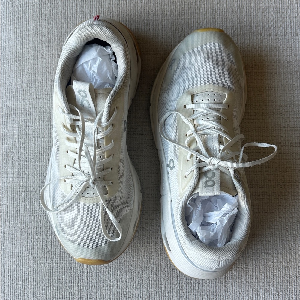 Cloudnova Form 2 -On Running White Shoes - Picture 2 of 7